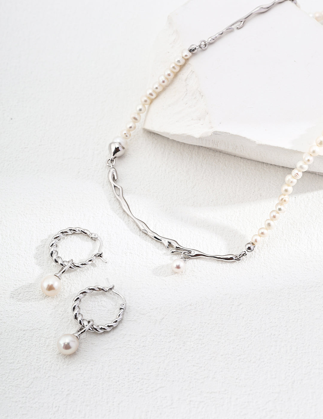 Stylish Sterling Silver Pearl Necklace