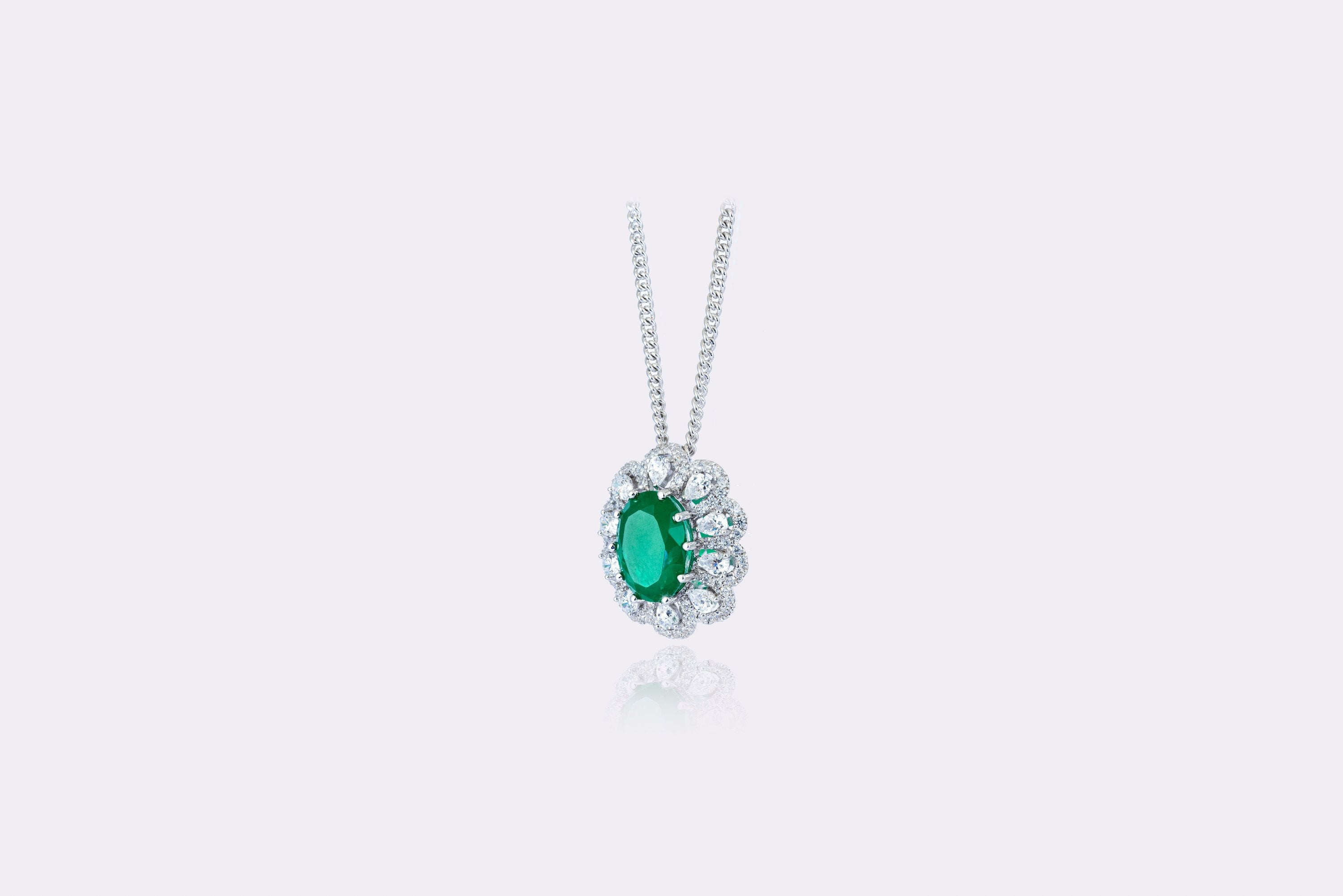 Emerald Enchantment: Classic Emerald and Diamond Pendant Necklace