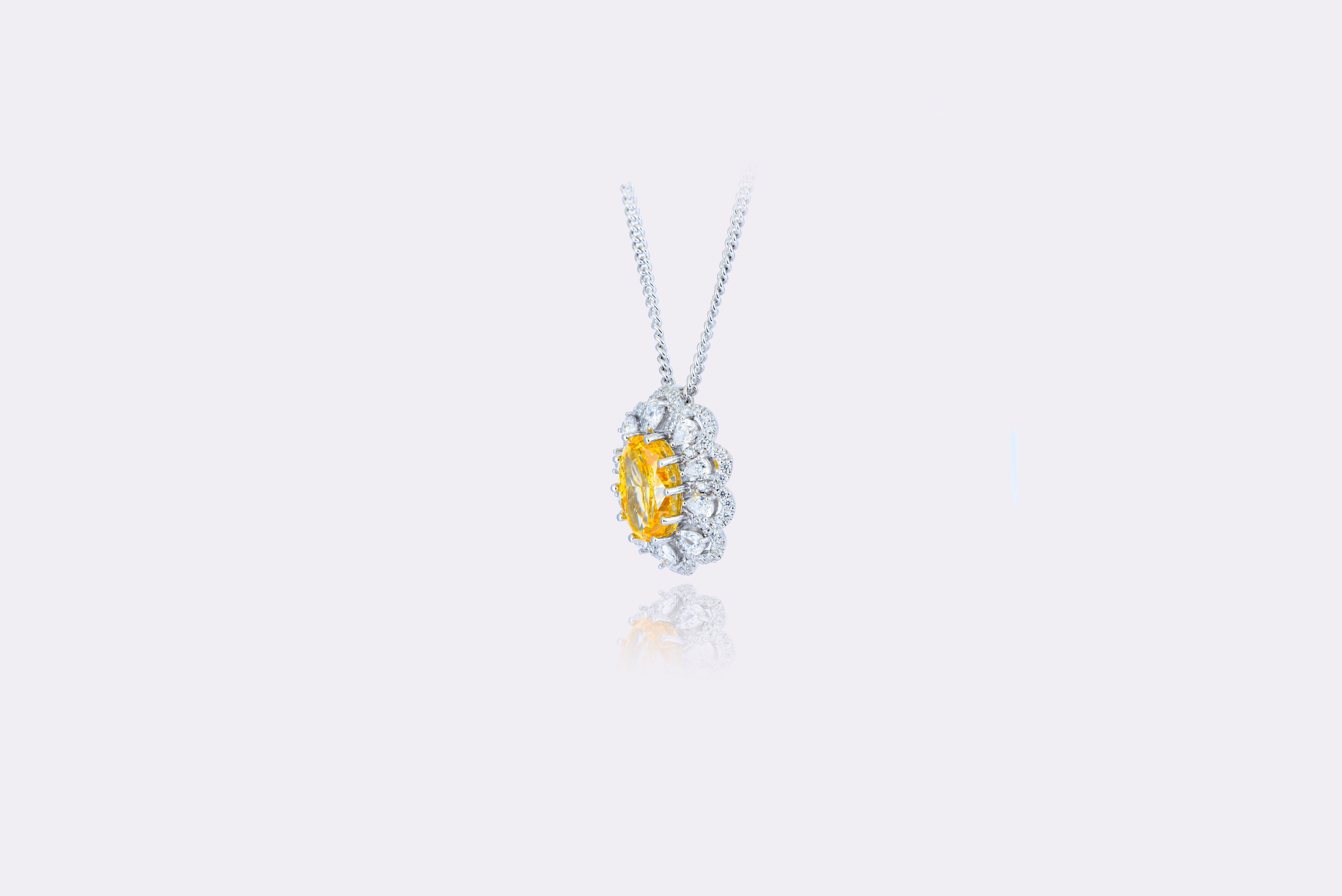 Golden Radiance: Luxurious Yellow Diamond Pendant Necklace
