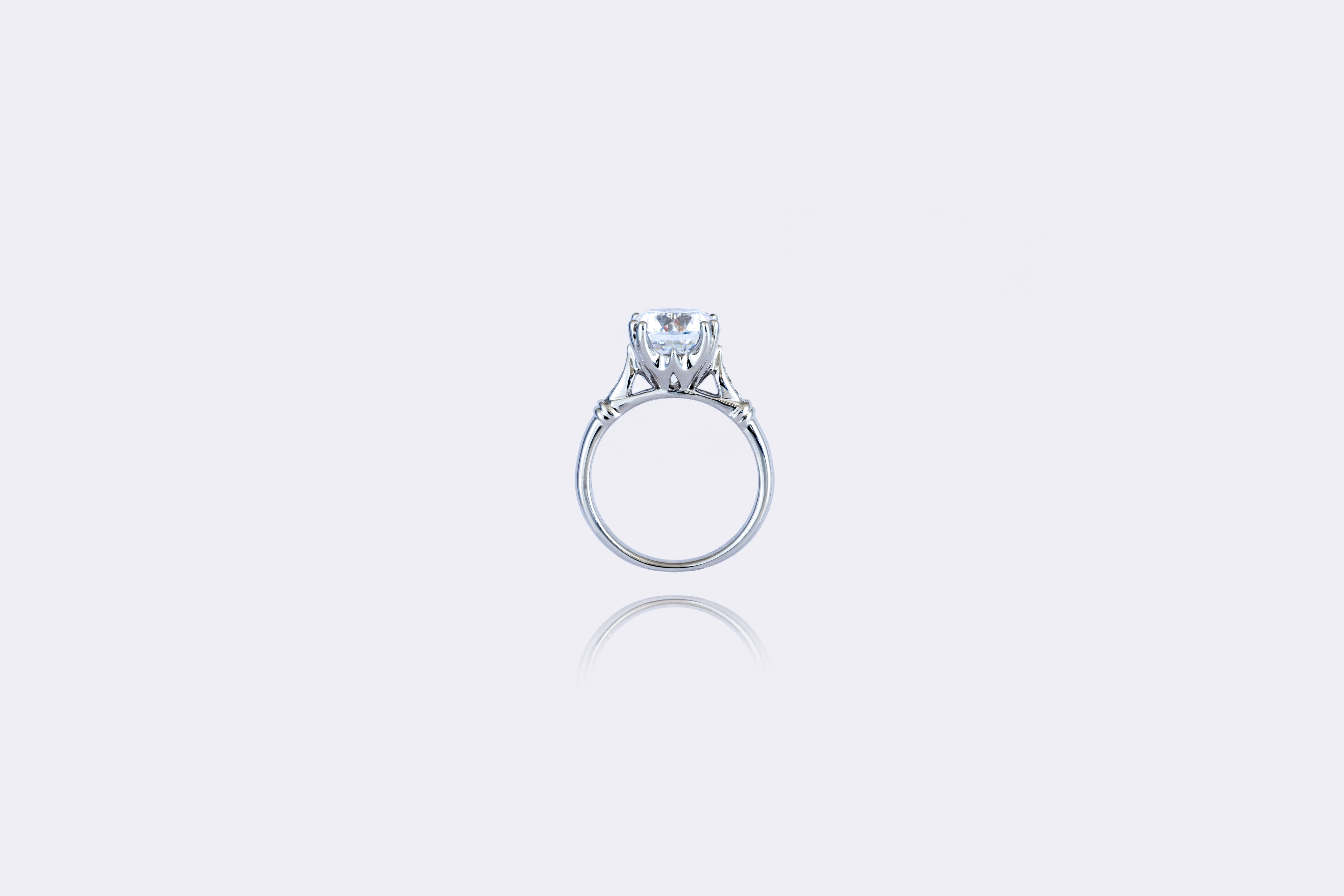 Luminous Solitaire: Classic Round-Cut Diamond Engagement Ring